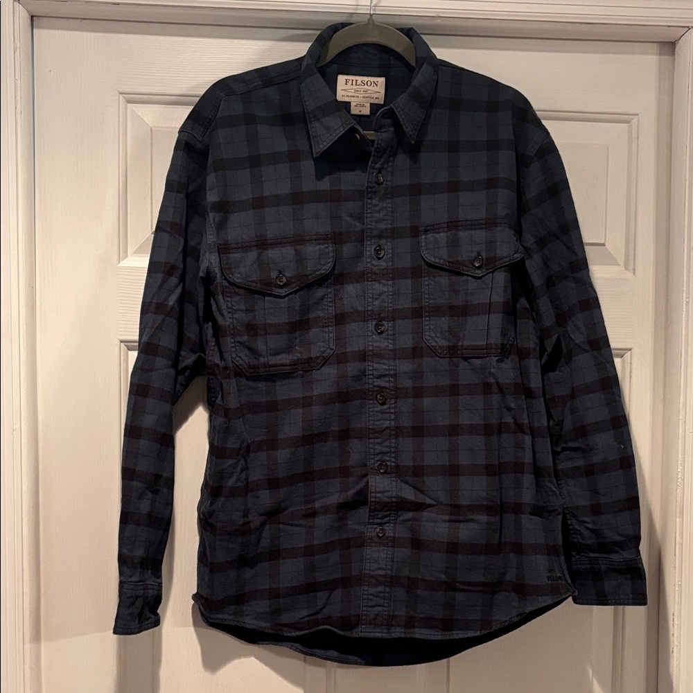 Filson Alaskan Guide Flannel Navy and Black Checkered Shirt. EUC